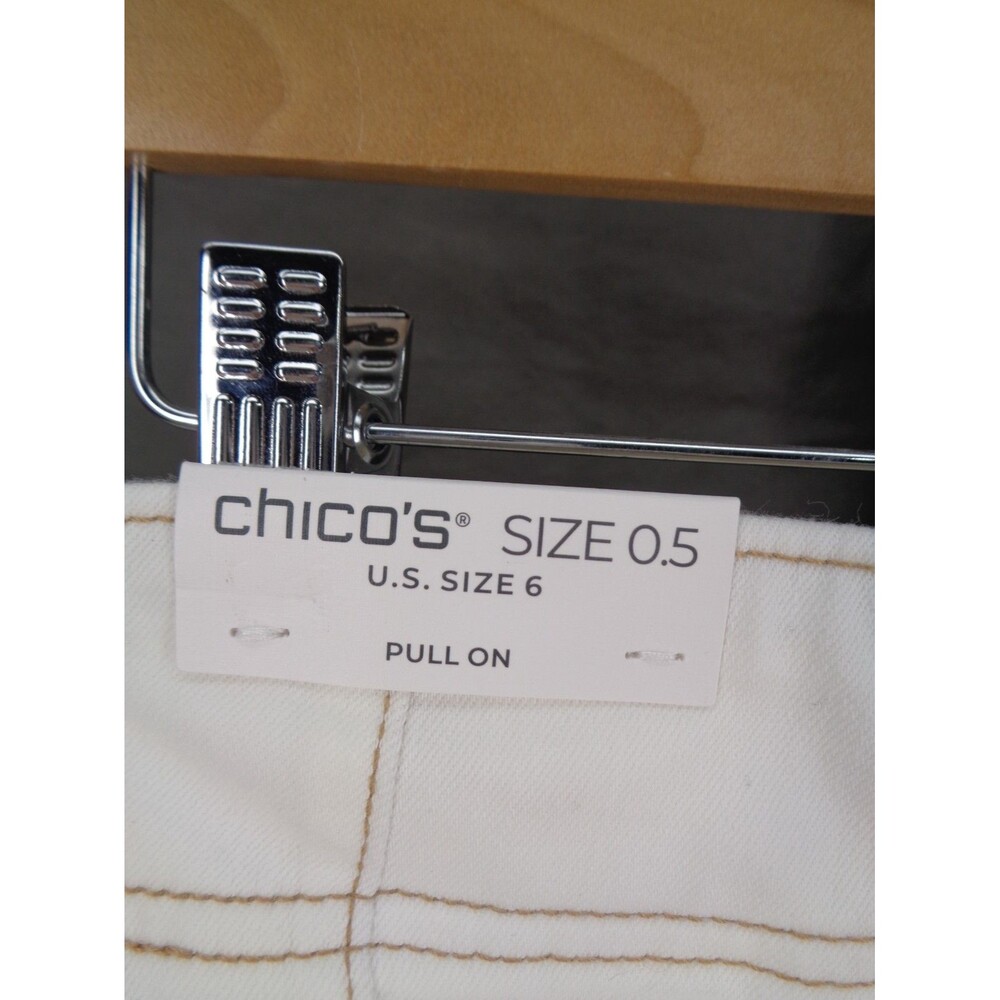 Chicos Alabaster Pull On Denim Shorts Coastal Beach Size 0.5 (6) Small New - Picture 11 of 12
